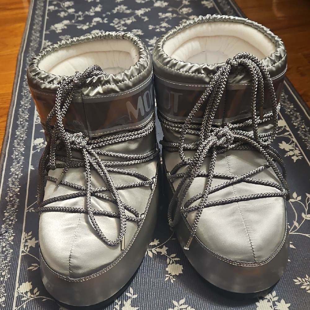 Moon Boot Silver Low Glance Satin 8 To 9.5 Womens